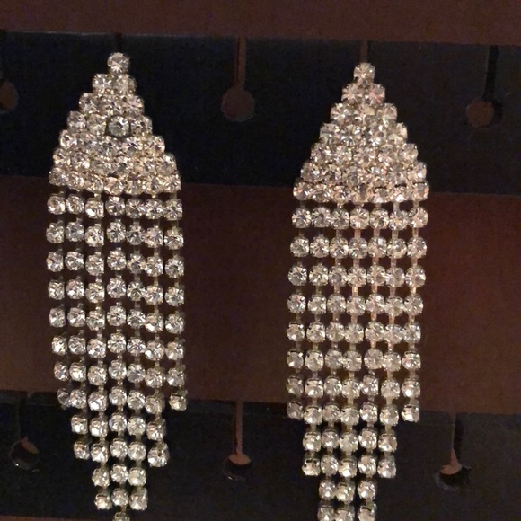 [CLOSEOUT💰] Costume jewelry diamond earrings. - Picture 2 of 4